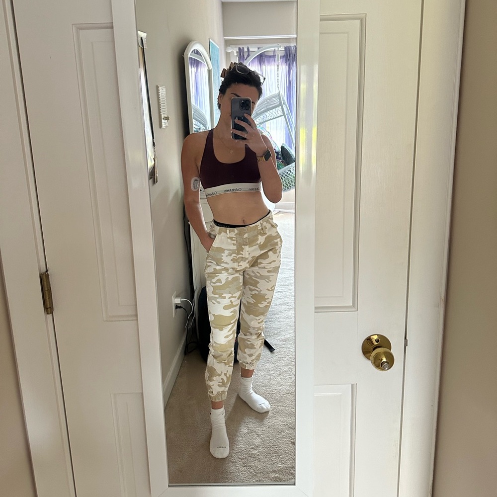 Size 5 Tinseltown white/cream camo pants